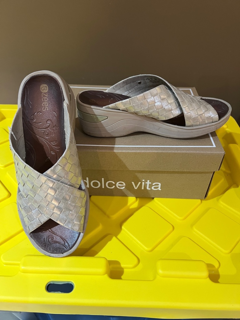 Bzees Woven Crossband Slide Sandals in Silver Women’s Sz 8 1/2